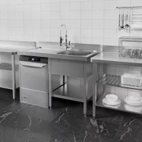   Mosogató egymedencés ipari 500x500x300, bal oldalon túlnyúló csepegtetővel, külső méret: 1400x700x850 mm szifonszettel