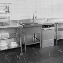   Mosogató egymedencés ipari 500x500x300, jobb oldalon túlnyúló csepegtetővel, külső méret: 1400x700x850 mm szifonszettel
